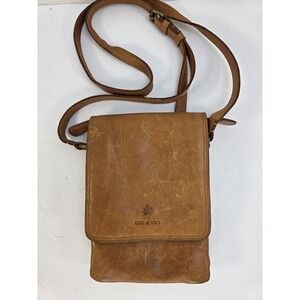 Oak‎ & Tan leather crossbody bag in a tan/light brown color